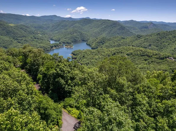 430 Nannyberry Ln, Tuckasegee, NC 28783