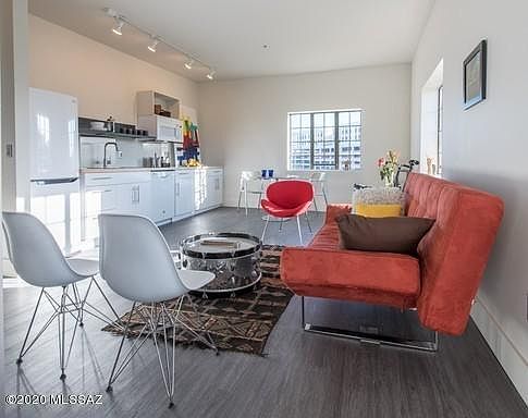 5th image of 402 E 9th St APT 311