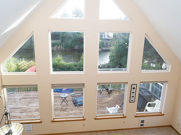 3rd image of 379 S Butterclam St SW