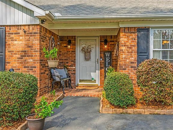 4th image of 1053 Windwood Dr