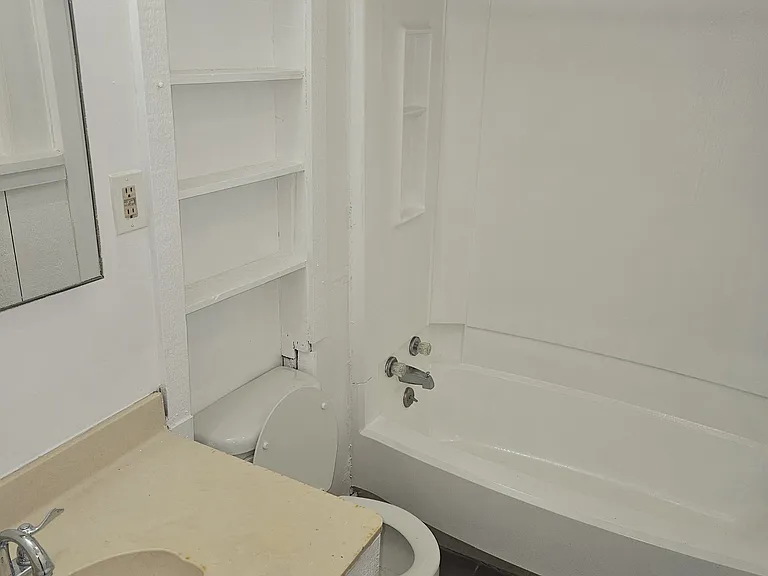 217 N Wilson Ave — Photo 18
