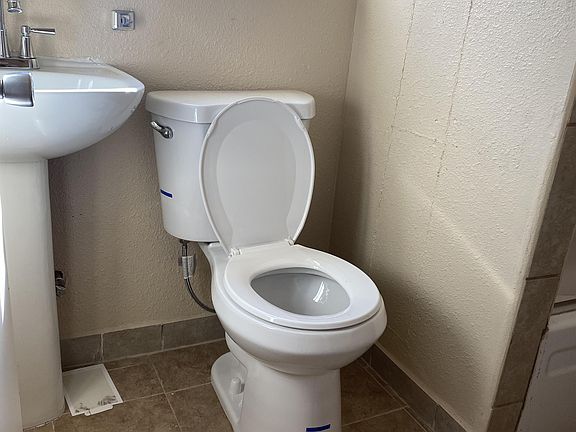 3rd image of 720 Badgley Dr #1/2