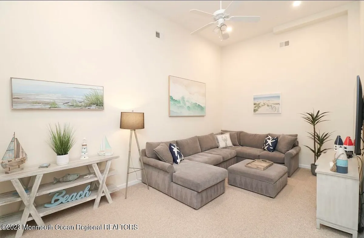 Building Photo - 1301 Boulevard #10