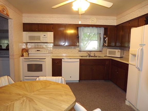 3rd image of 1184 Riverlane Dr
