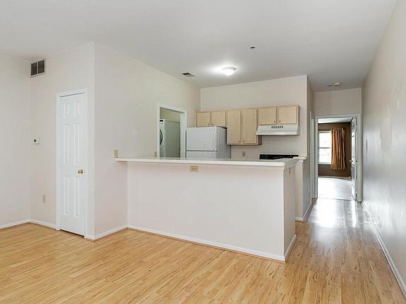 4th image of 29 Buttles Ave