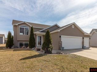 105 Olympic Ct, Mankato, MN 56001