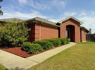 8017 Whitney Ln, Fort Worth, TX 76120