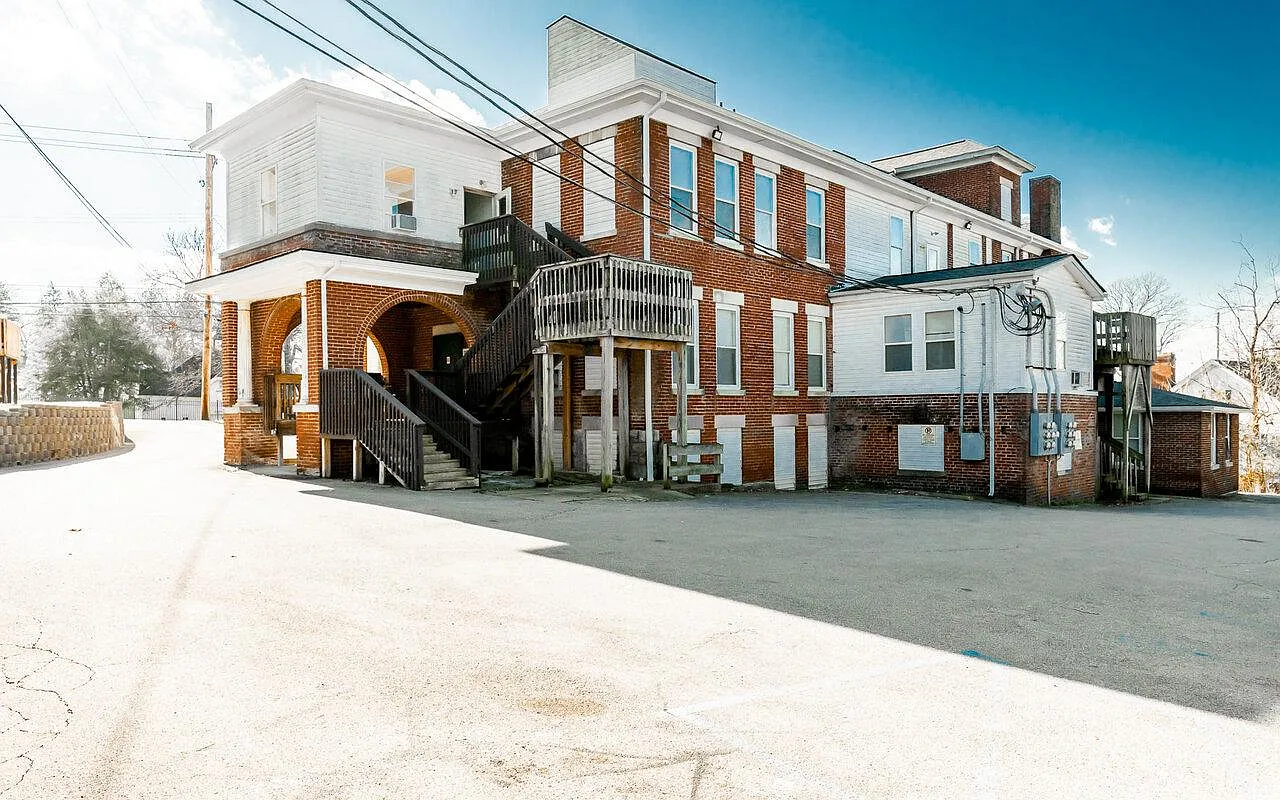 2 bed, 850 sqft, $895 — Photo 2