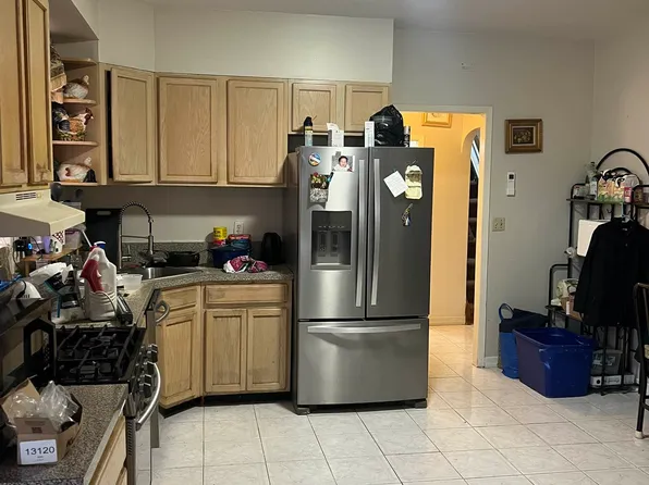 863 East 49th Street image 8 of 33