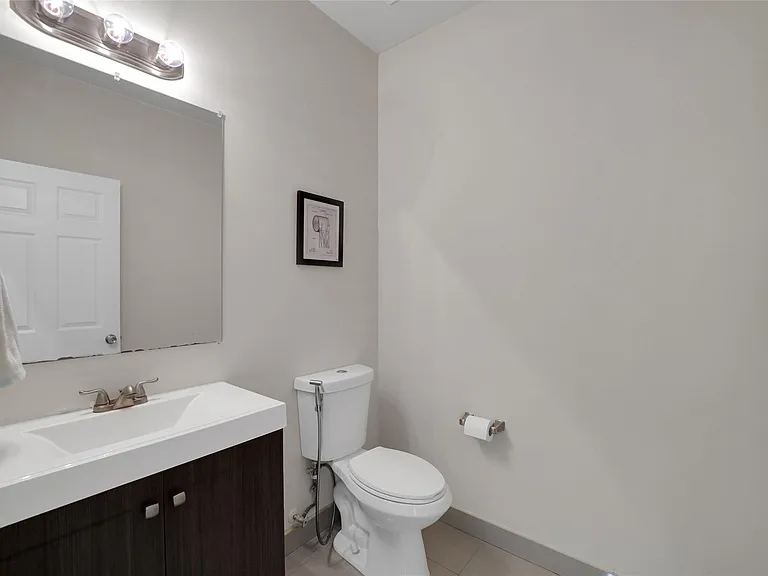 1070 Bluewood Ter — Photo 24