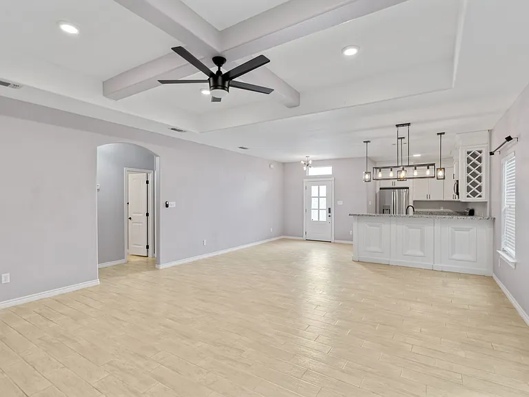 1009 Tesoro Hls — Photo 4