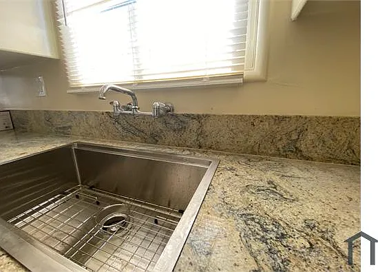 915 Glenway Dr #5 — Photo 1