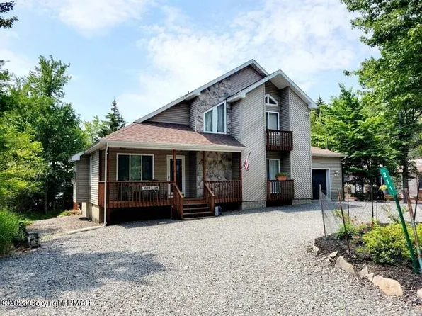 211 Nadine Blvd, Pocono Summit, PA 18346
