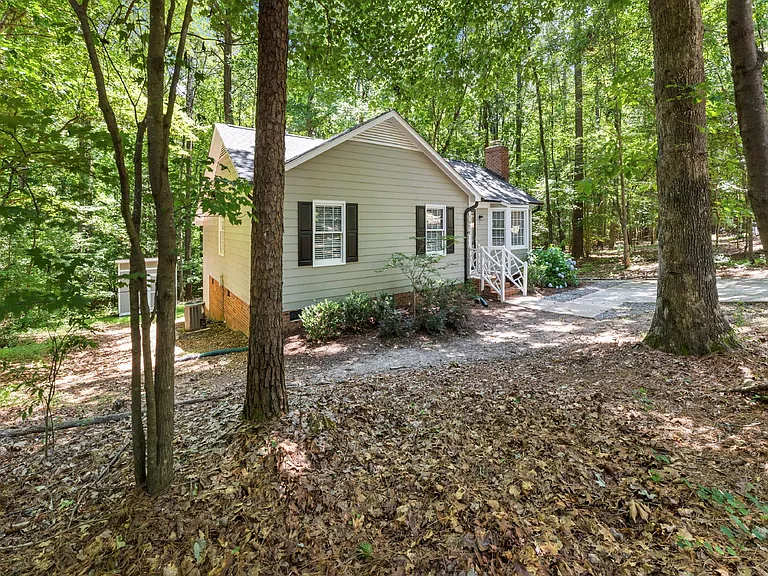 3921 Bamburgh Ln — Photo 5