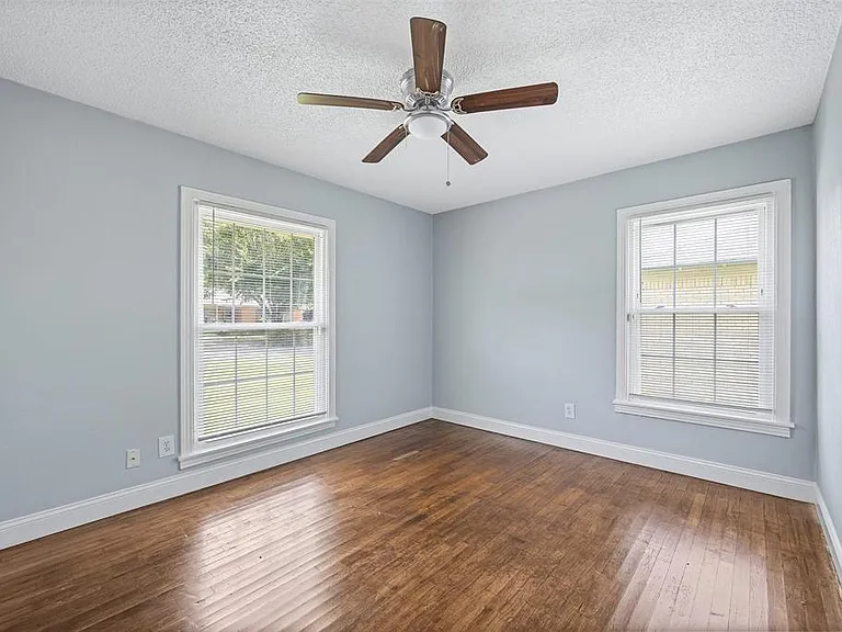 325 Paddy St — Photo 13