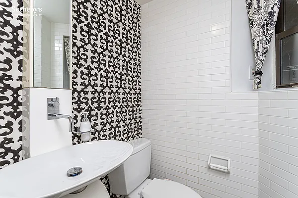 Sold by Sotheby's International Realty | media 10