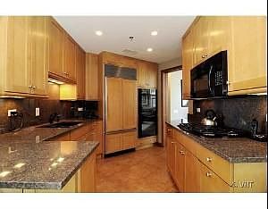 5th image of 25 E Superior St APT 2605