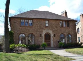 5409 N Diversey Blvd, Whitefish Bay, WI 53217