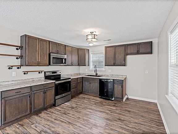 3rd image of 648 Johnson Rd SE