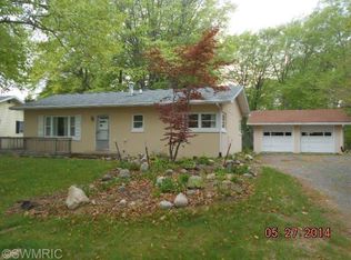 1023 N Robert St, Ludington, MI 49431