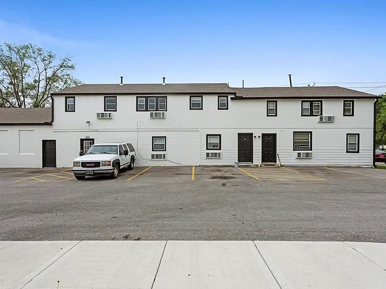 308 E Walnut St #5 — Photo 1
