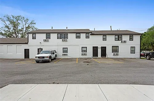 308 E Walnut St Photo 1