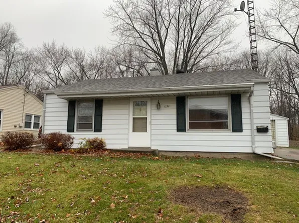 1334 N Linden St, Bloomington, IL 61701