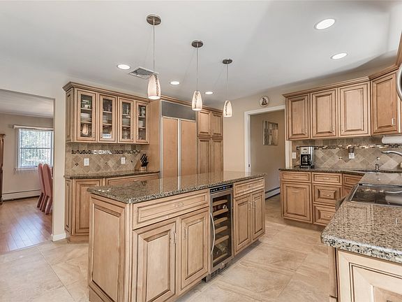 5th image of 80 Twin Oaks Dr