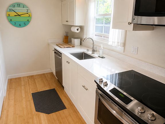 3rd image of 50 Corte Madera Ave #B