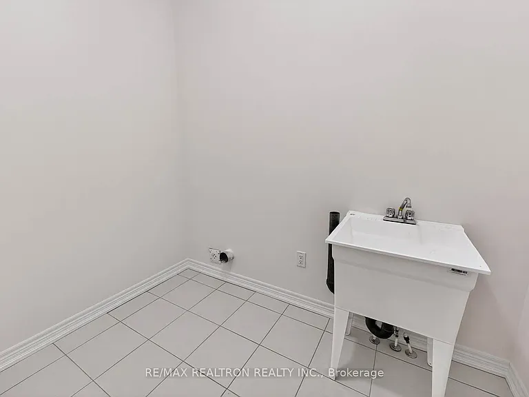 1 Wakefield Blvd — Photo 21