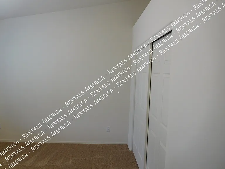 5747 N 105th Ln — Photo 28