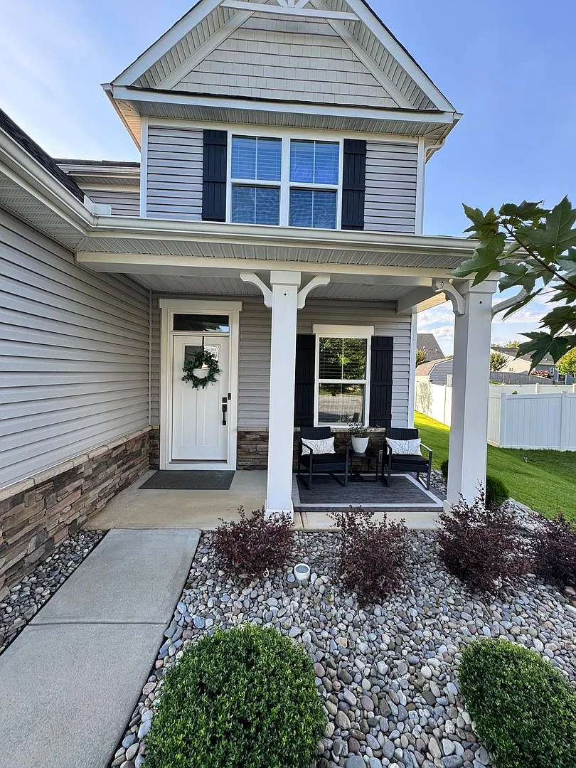 Stylish Living in Riverstone — Photo 2