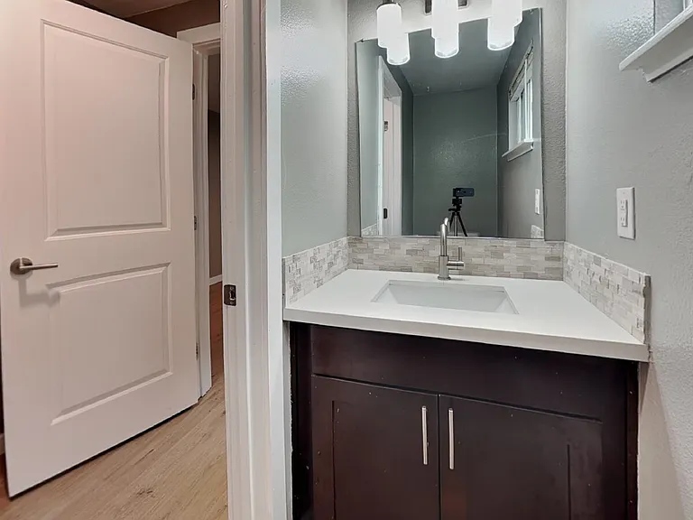 1105 S Woodlawn St #2 — Photo 34