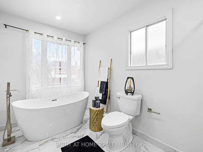 4469 Idlewilde Cres — Photo 21