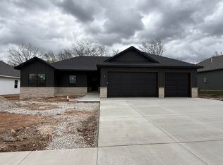 1466 N Collins Drive, Republic, MO 65738