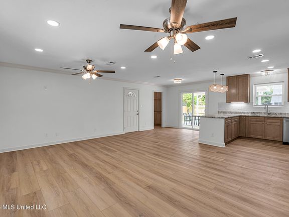 5th image of 337 Saint George St