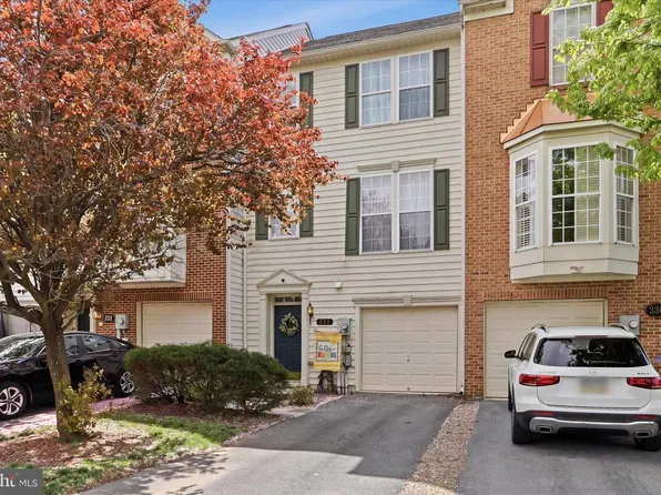 334 Lantern Ln, Chambersburg, PA 17201