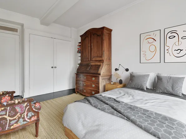 365 West 20th Street image 8 of 16