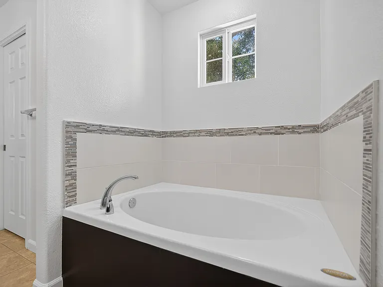 938 Visconti Pl — Photo 36