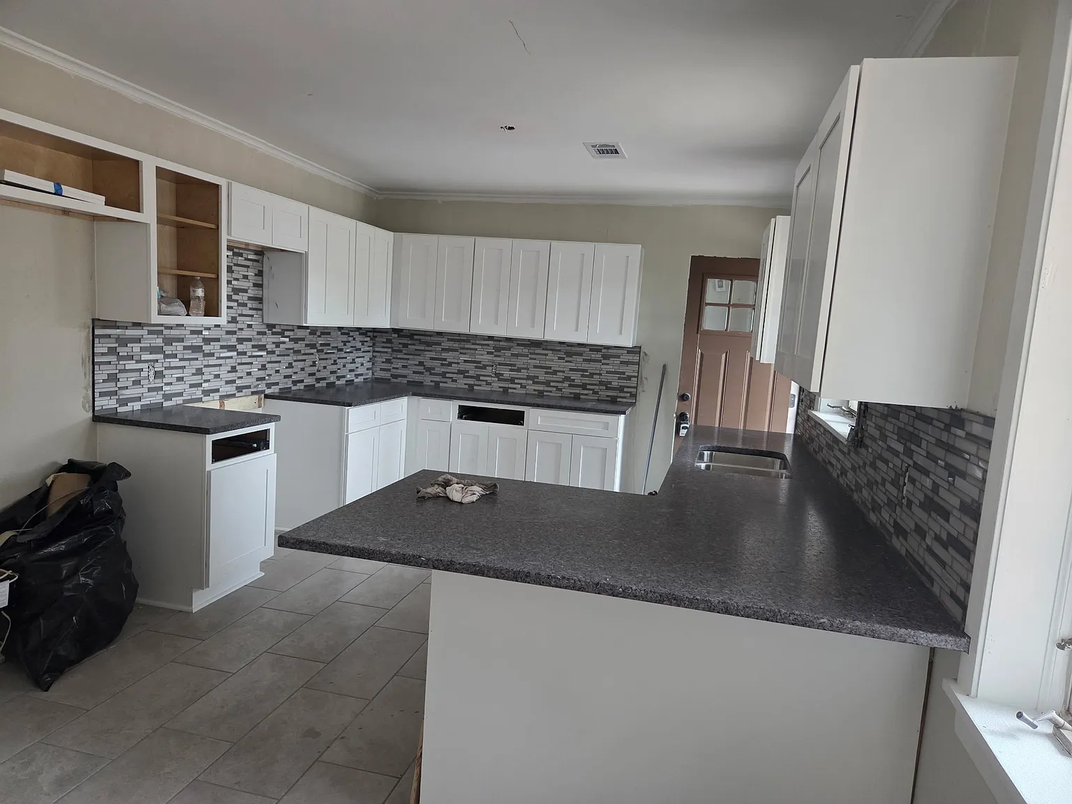 4 bed, 2581 sqft, $1,595 — Photo 2