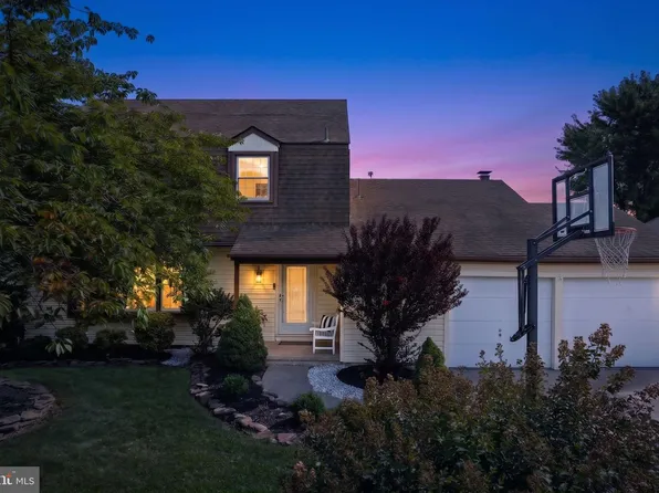 284 Tenby Chase Dr, Delran, NJ 08075