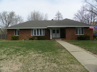 802 Spruce St, Frontenac, KS 66763
