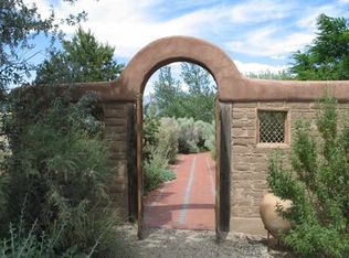 61 Blueberry Hill Rd, Taos, NM 87571