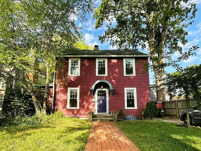 1404 E Park Pl — Photo 1