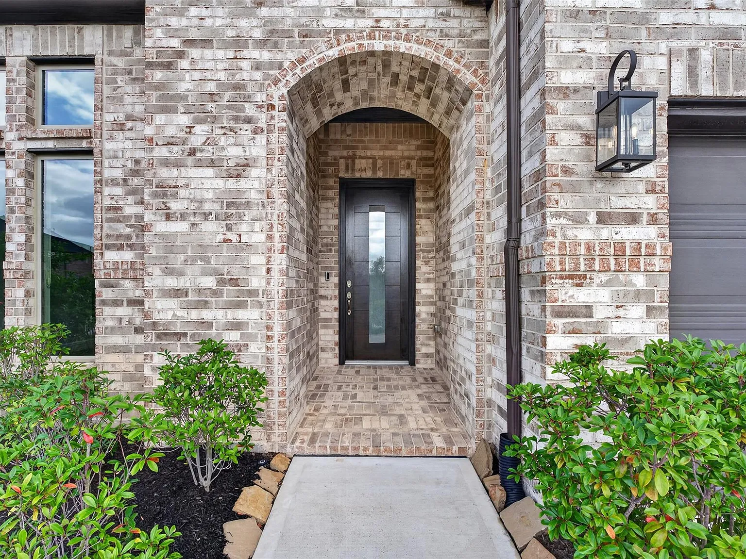 4 bed, 3.0 bath, 2966 sqft, $3,650 — Photo 2