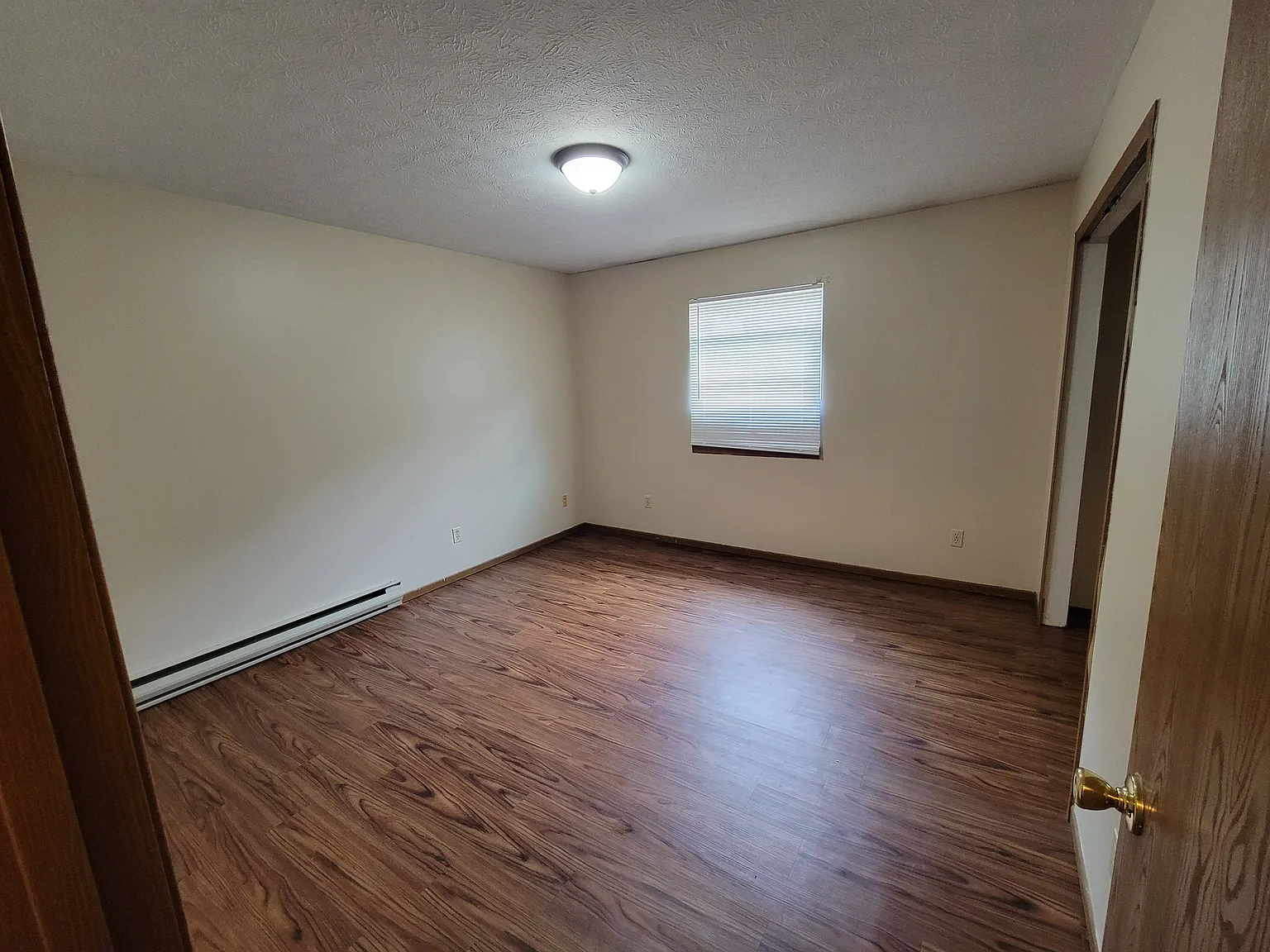 4 bed, 1600 sqft, $500 — Photo 2