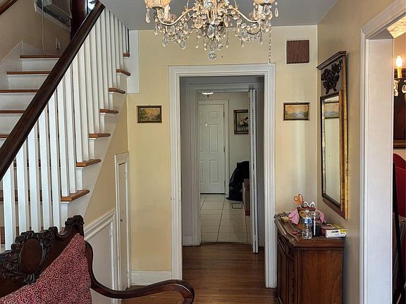 4th image of 3229 Binz St