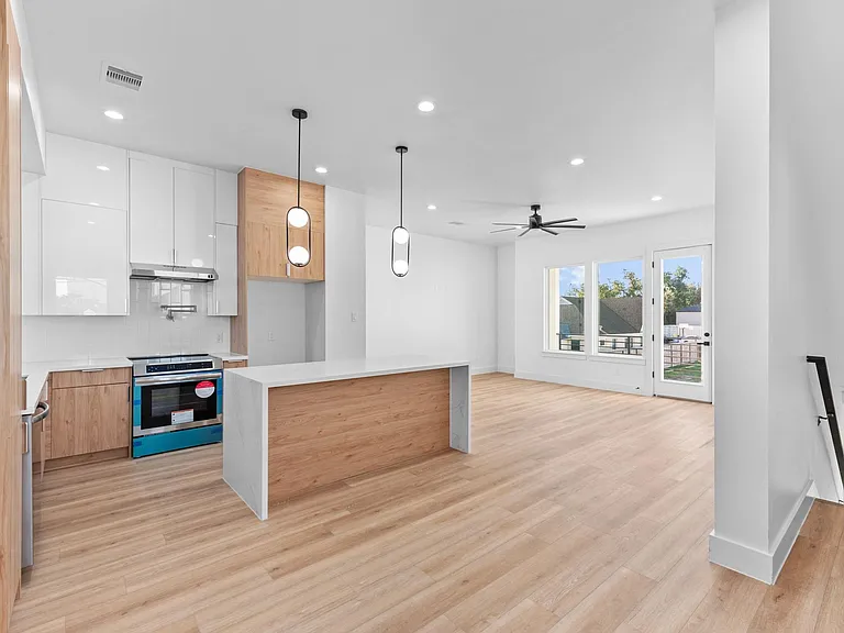 2314 Barbee St — Photo 7