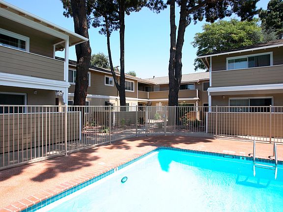 4th image of 445 Encinal Ave APT F