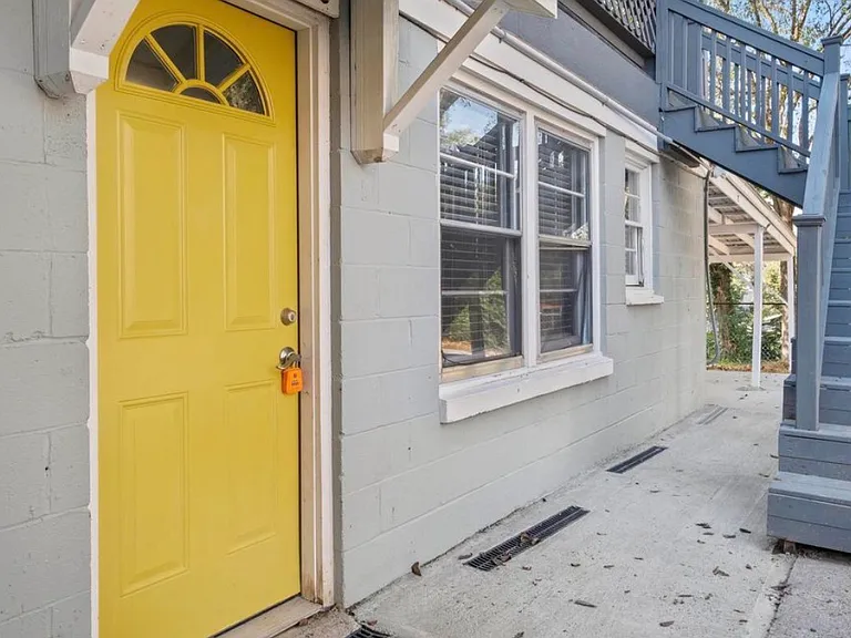 1305B Stratford Ave #B — Photo 4